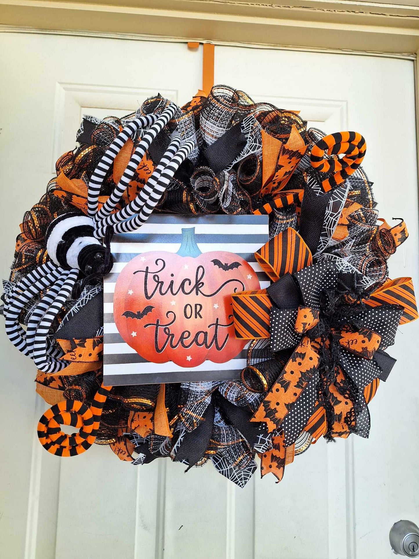 Trick or treat spider wreath